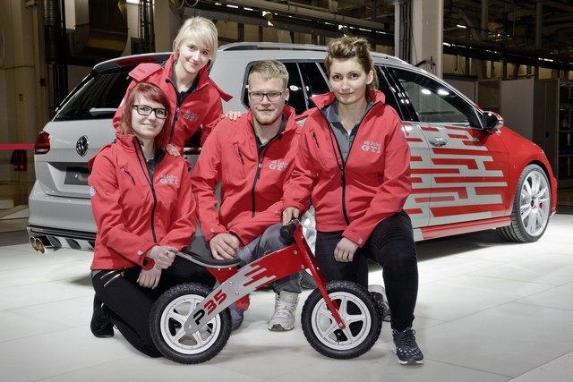 Les apprentis Volkswagen de Wolfsburg présentent leur Golf GTI Heartbeat de 400ch (295 kW) au Wörthersee  510003hddb2016al00836large