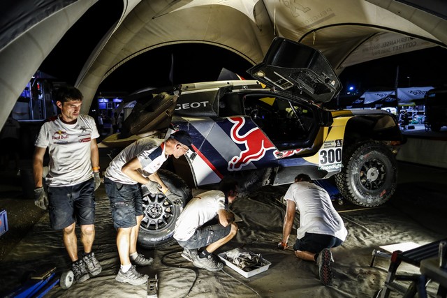 Les PEUGEOT 3008DKR signent un triplé historique au Dakar 2017  518905587a789a8f739