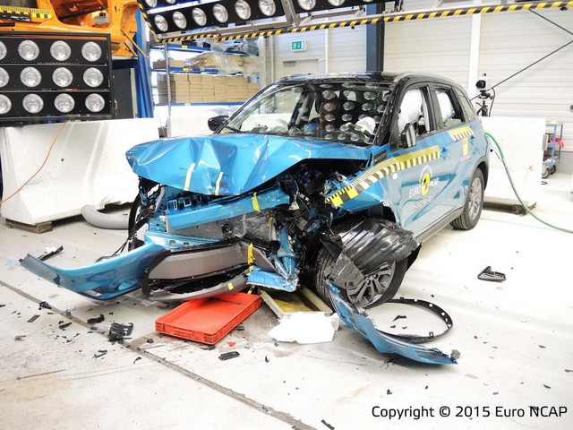 Le tout nouveau Suzuki Vitara décroche cinq étoiles aux crash-tests Euro NCAP 522012SuzukiVitaracrashtestsEuroNCAP2