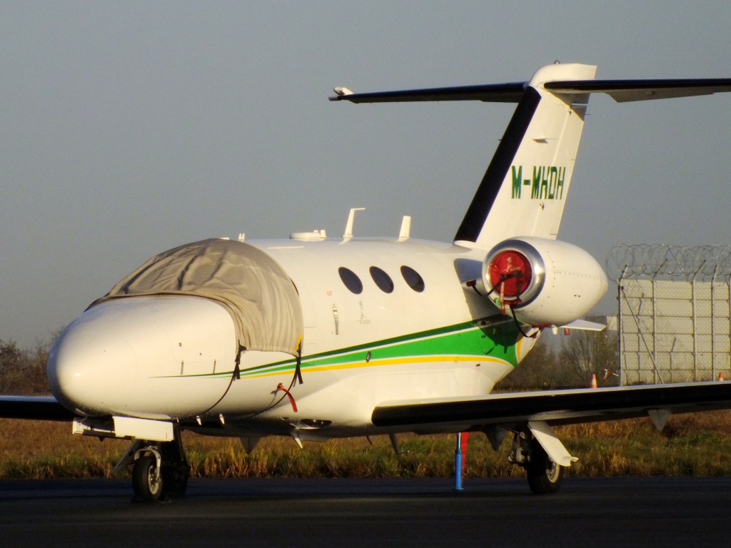 Spotting du 14/12/2013 : ERJ145 BMI + ERJ135 Eastern + B738 RAM 50th 527891Decembren4008