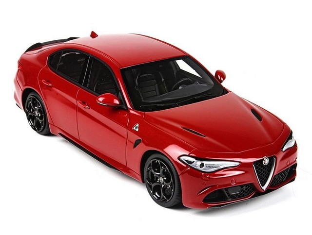 Des idées de cadeaux aux couleurs de vos marques favorites avec Mopar® 530425MiniatureAlfaRomeoGIULIA