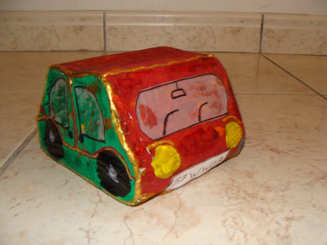 petite voiture en rouleaux de papier toilette 535710DSC08510