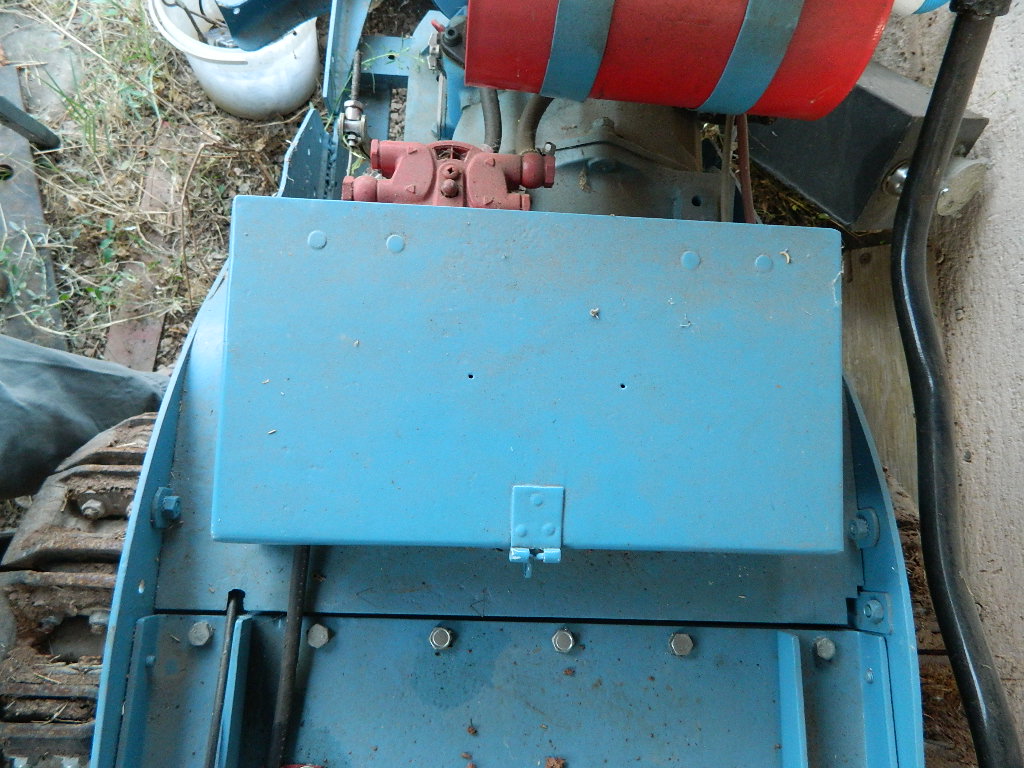 (recherche) dimension boite a outil ransomes 551536DSCN2318