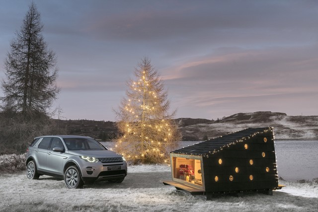 Land Rover construit une cabane pour le Père Noël  558036lrdswildernesscabin08121601