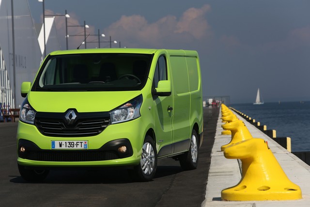 Renault Trafic récomprensé par les Trophées "l'Automobile & l'Entreprise"  5609295839316