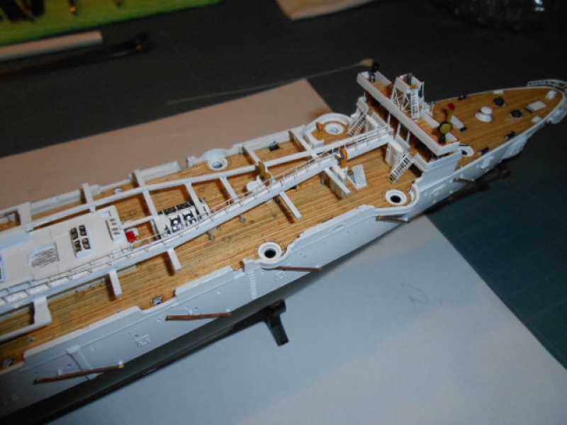 Croiseur  Russe "VARYAG" Zvezda 1/350 pont en bois / PE  563527bat011