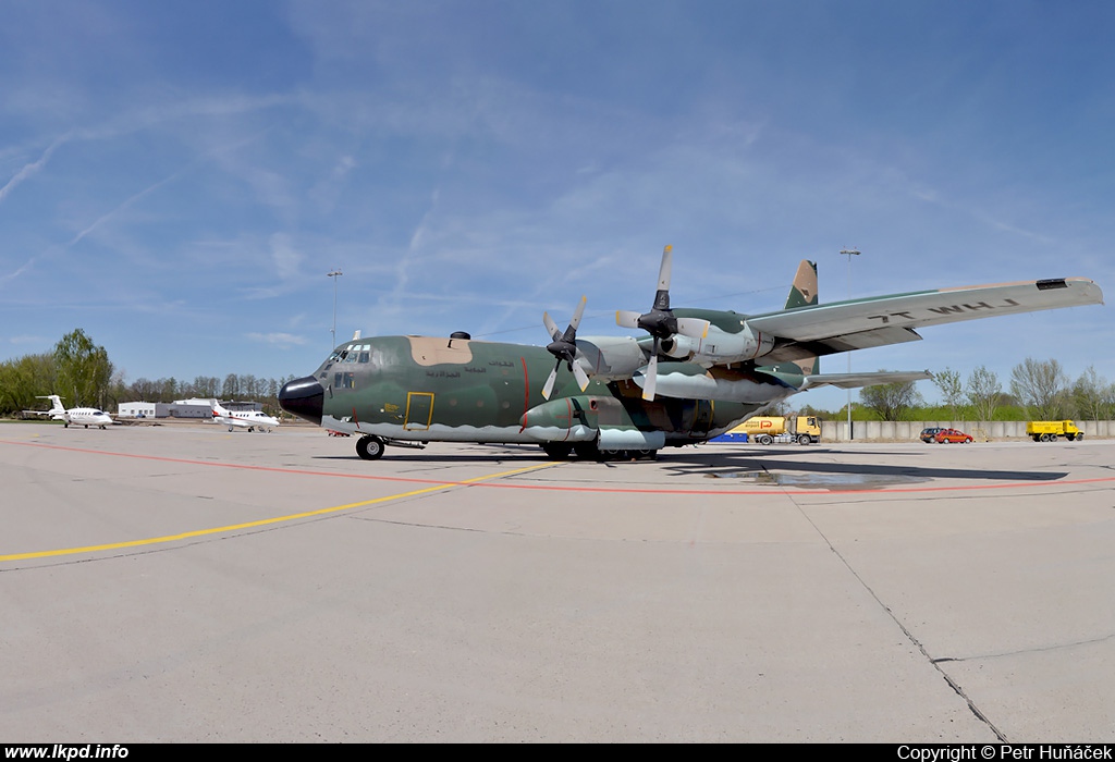صور طائرات النقل والشحن الجزائرية [ C-130H/H30  /  Hercules ]  - صفحة 2 568426WHJ6