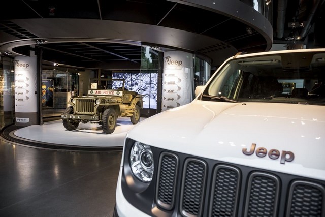 Jeep® fête ses 75 ans à MotorVillage Champs-Elysées 577180015