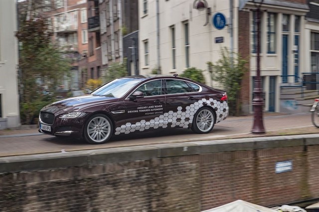 Jaguar Land Rover Soutient Le Plan De L'union Européenne D'harmonisation Des Technologies Des Véhicules Autonomes 582345JLRDrivingTowardsAutonomyAmsterdam7LowRes