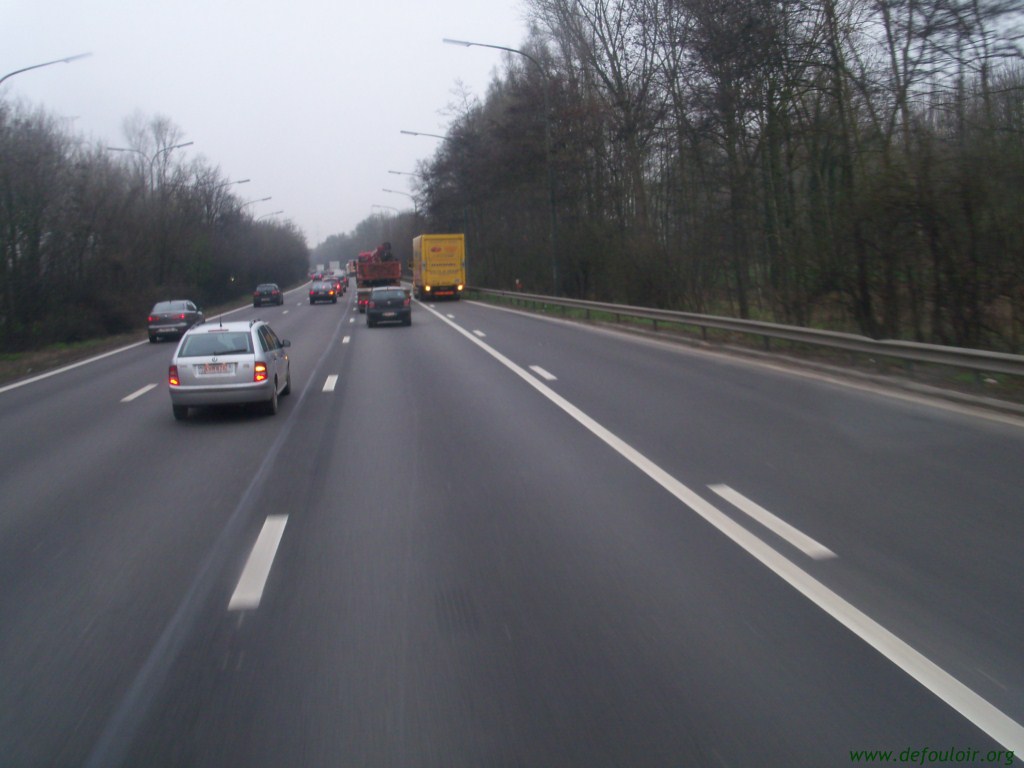 Un imbécile sur l'autoroute 588526Imbcilemarchearriresurautoroute