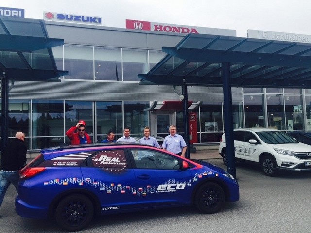 Record Du Monde De Consommation Pour La Civic Tourer 1.6 IDTEC ! 595307Hondaguinnesworldrecords7