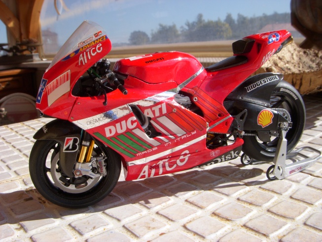 DUCATI GP7 - Page 4 5974028567