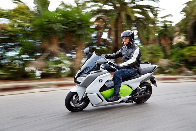 Venez essayer le scooter électrique BMW C evolution au 1er Salon du Véhicule Electrique de Val d’Isère du 16 au 19 juillet 2015. 599169P90132874