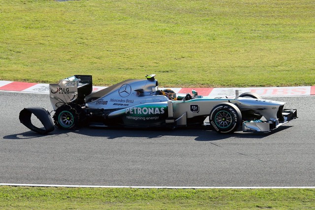 F1 GP du Japon 2013 : Victoire Sebastian Vettel 5995712013GPdujaponcrevaisonHamilton