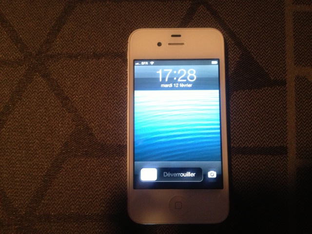 (VDS) Iphone 4s blanc 16go SFR 607163IMG21601