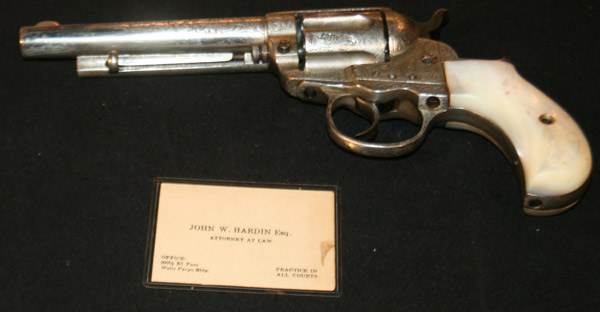 Colt Lightning 1877 atypique 609063hardinpistol1