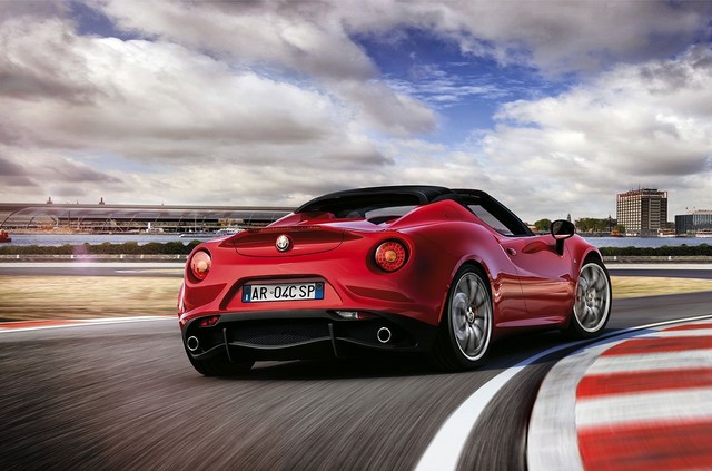 Alfa Romeo au Salon International de Genève 2015 618237150223AR4CSpider03