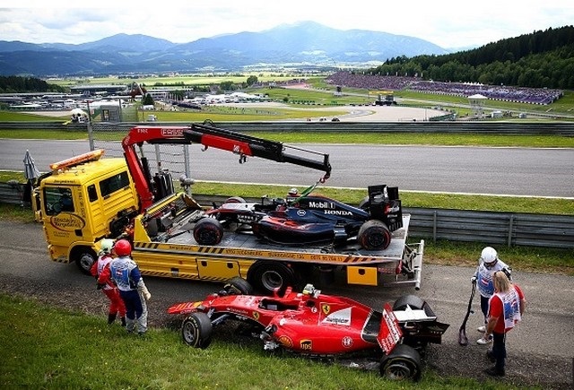  F1GP d'Autriche 2015 : Victoire Nico Rosberg 6244822015accidentAlonsoRikknen5