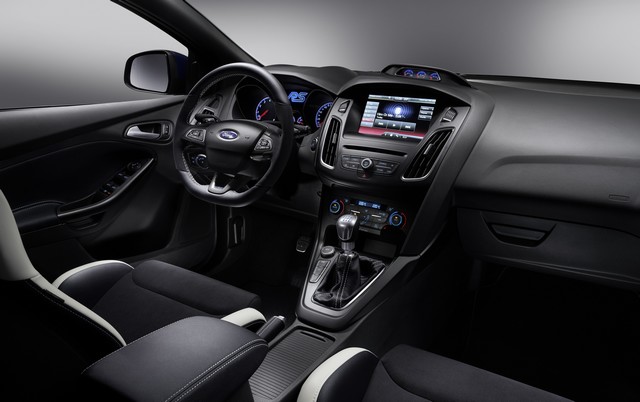 La toute nouvelle Focus RS, en première mondiale sur un salon automobile, inaugure une transmission intégrale 627634FordGeneva2015FocusRS09