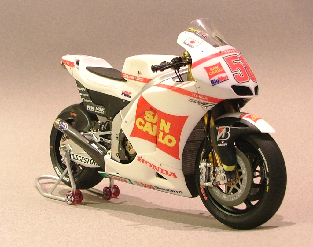 Honda RC212V Simoncelli 2011 - 1/12 Tk Max Moto Modeling - Page 3 634770020