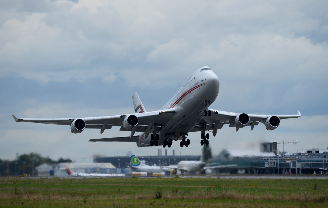 24/08/2014 Dubai Air Wing Boieng B747-400 + B737-800 (BBJ2) 63723420140824nantes035modifi1