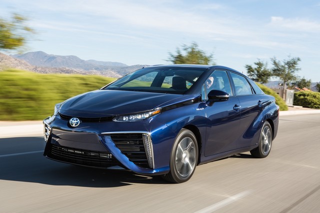 Toyota se projette dans le futur avec la berline à pile à combustible ‘Mirai’" 6470392016ToyotaFuelCellVehicle022