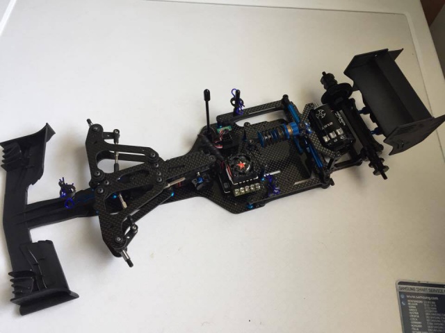 montage et presentation du chassis F6 team associated 6482586037