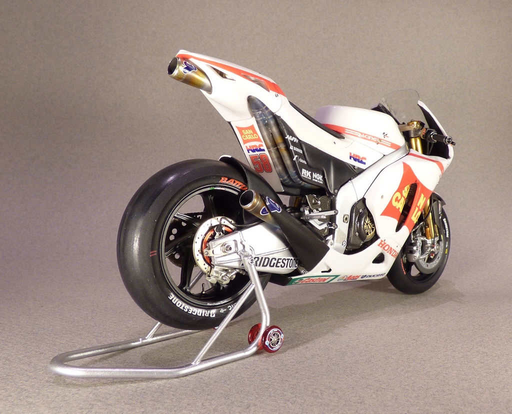 Honda RC212V Simoncelli 2011 - 1/12 Tk Max Moto Modeling - Page 3 653209003