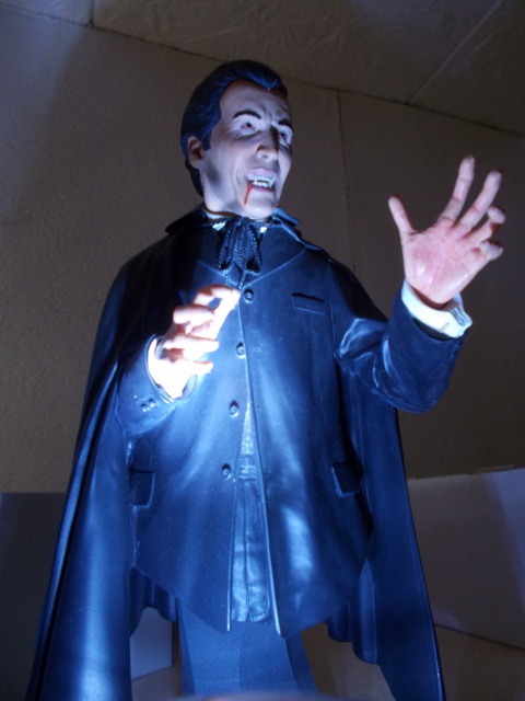 TITAN MERCHANDISE : DRACULA CHRISTOPHER LEE HAMMER BUST  656170DSCN0233