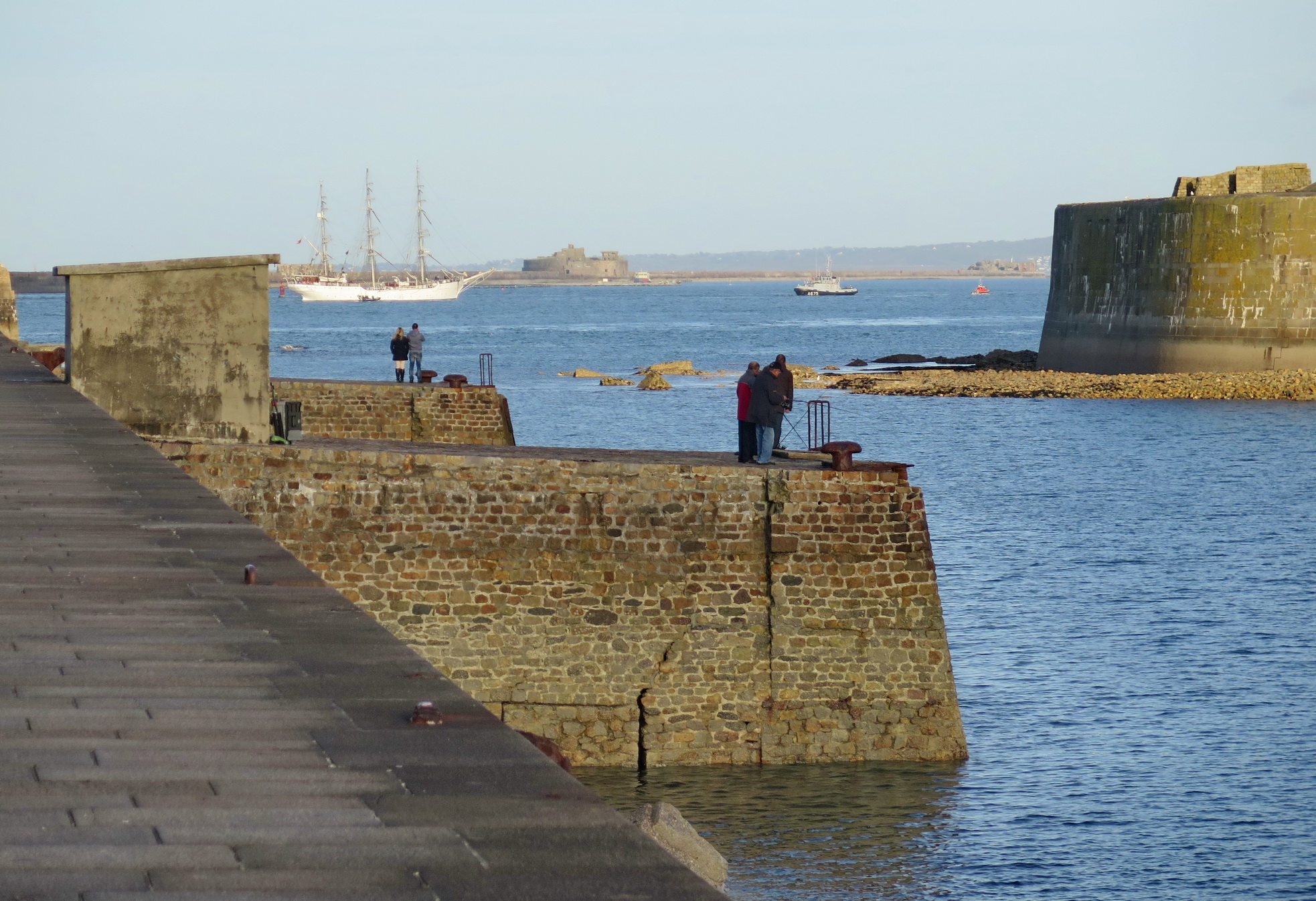 [Activité des ports hors Marine] LE PORT DE CHERBOURG - Page 14 659654cherbourglejeudi177