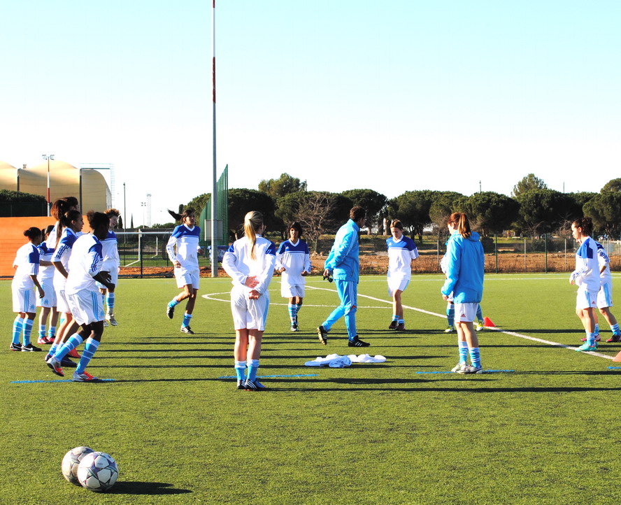 FEMININES DE L'OM : L'AVENIR LEUR APPARTIENT !!! UNE EQUIPE SE CONSTRUIT  2013  685513Photo026