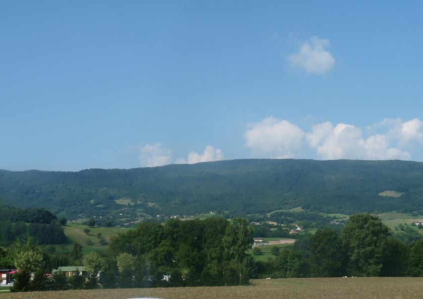 ANNECY NOUS PRIT DANS SES BRAS ..PENDANT QUE TOURS S"'EST RESSOURCE A EVIAN  685720P1100466