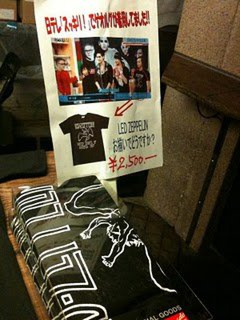 Marchandises Tokio Hotel vendues au Japon 694215teeshirtjap