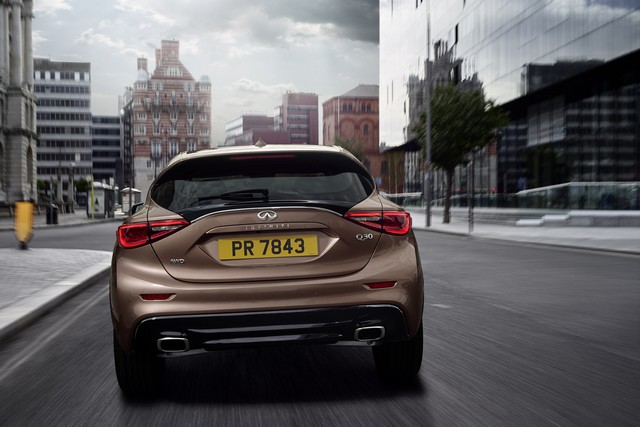 Infiniti Dévoile son Q30 Au Salon De L'automobile De Francfort 2015 6969772264