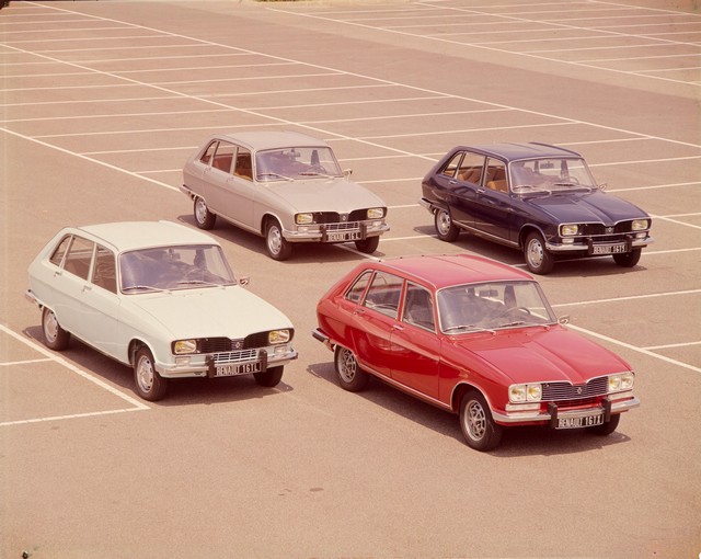 Renault fête les 50 ans de la Renault 16 au salon Rétromobile 2015 6973716533816