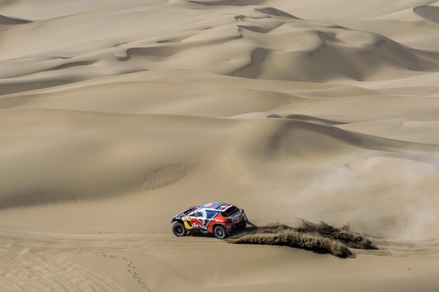 Silk Way Rally Étape 9 : Podium 100% Bleu, 100% Peugeot 69761705316001EVStage90080