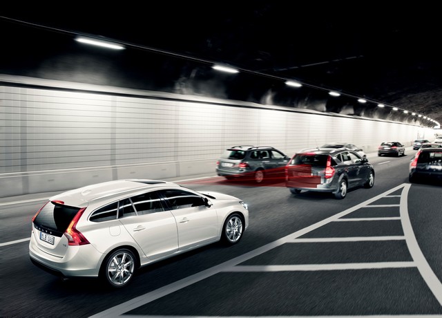  Les Technologies De Sécurité En Série Volvo Cars Diminuent Les Réclamations En Cas D'accidents De Voitures De 20% 69978196896VolvoV60