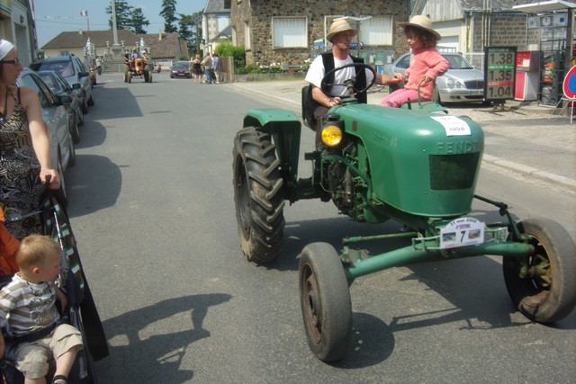 4ème festival vehicules anciens (landelles et coupigny 2009) 702331Jun02584