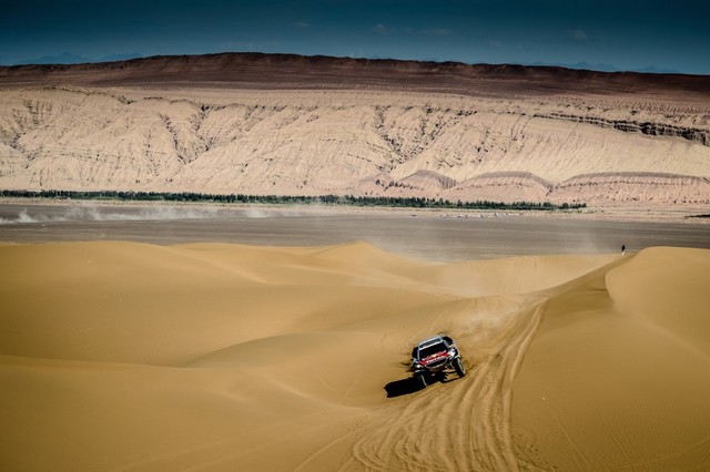 Silk Way Rally Étape 9 : Podium 100% Bleu, 100% Peugeot 703777MCH15077