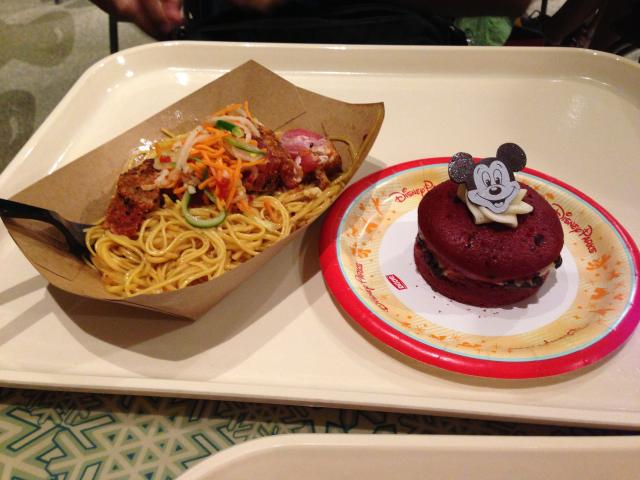 Photos des plats des restaurants de WDW,DCR - Page 25 708839SunshineSeasonsSearedAhiTunawithMickeyWhoopiePie