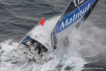 8éme édition du vendée Globe l'Everest des mers - Page 11 711916sailingaerialimagesoftheimocaboatnewrestmatmutskipperfabriceamedeofraduringtrainingforthevendeeglobe2016offbelleileinsouthbrittanyonoctober122016