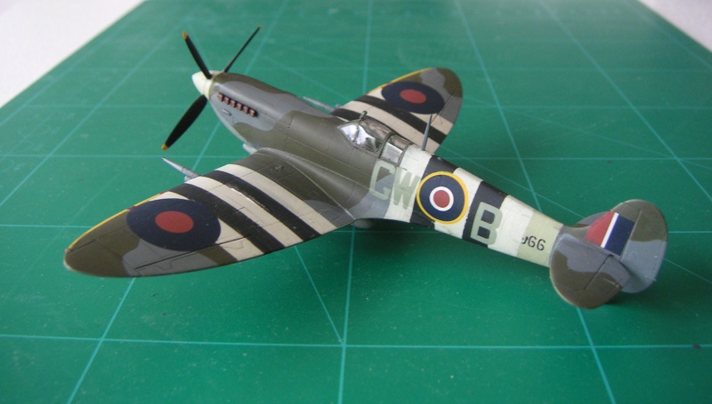 1/72 Spitfire IX "Ile de France" nouvelles photos le 24 mai 716935SpitfireIX0520156