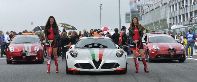 Alfa Romeo de nouveau en piste en 2014 avec le Championnat moto SBK  717449131008ARSBKMAGNY8COURS01