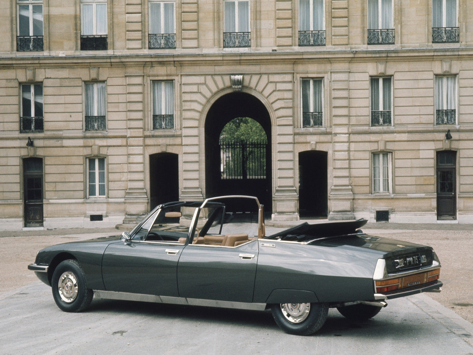  les plus belles photos de Citroën SM... juste pour rêver et pour le plaisir des yeux - Page 2 728399citroensmbellephoto0027