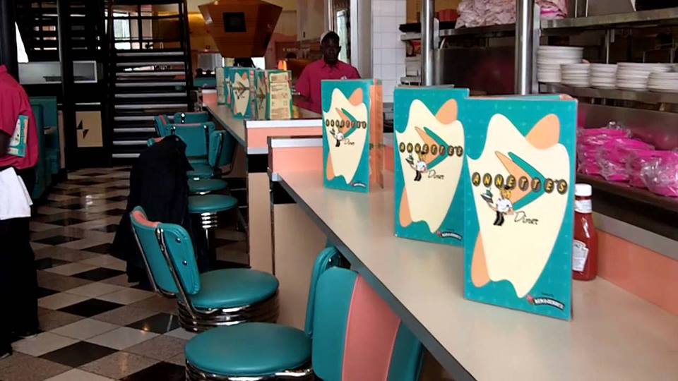 Annette's Diner (Disney Village) - Page 7 7446822131778217664198300647182267910104884392199n