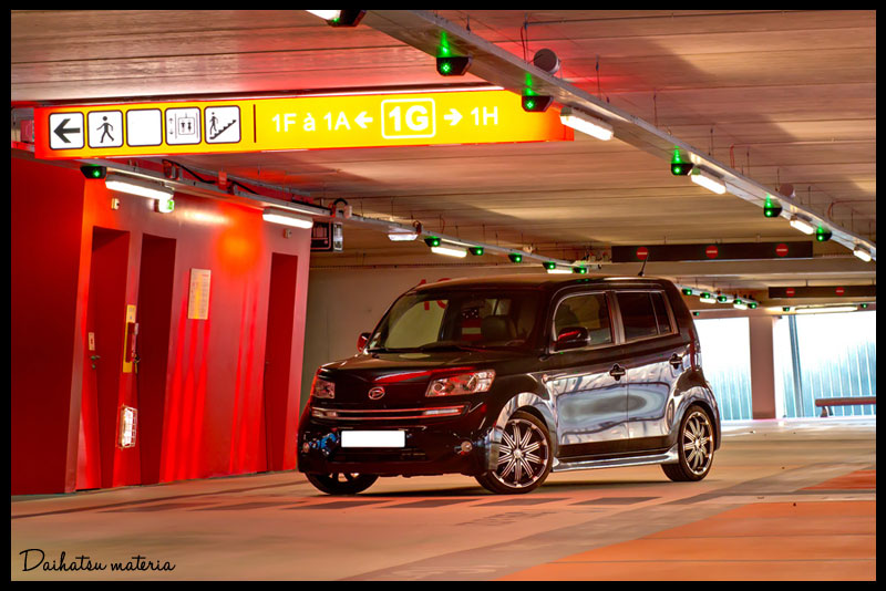 Vends DAIHATSU MATERIA noir, intérieur cuir, faible kilométrage 7520008002