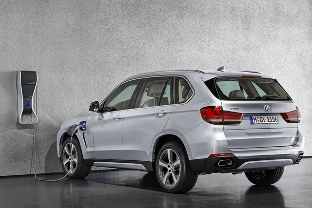 La BMW X5 xDrive40e 765513BMWX5xDrive40eWallboxpure