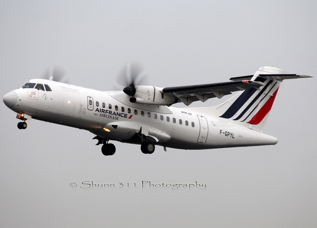 Spotting du 18 Décembre 2012 767905ATR42500AirlinairFGPYL002LRH181212EPajaud