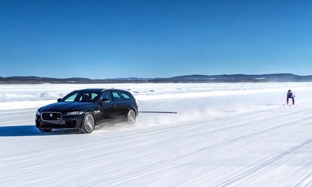 Record Du Monde Guinness Pour Un Skieur Olympique Et Une Jaguar 771912jxfspotbrakegrahambellarjeploggwr03101703