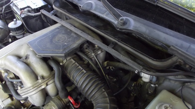 [BMW 316 i E36] Réparation d'une fuite d'essence moteur 7915099Supportcbledviss